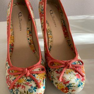 EUC Chinese Laundry Floral Pumps
